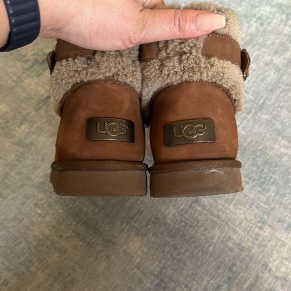 Size 8 ugg - Picture 2 of 4